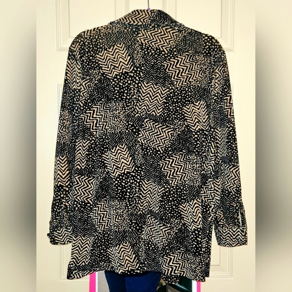 #294 No Tags- Black n Tan Square Printed Velour Tunic- Size: XL - Picture 2 of 6